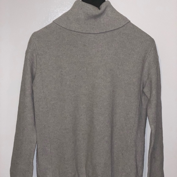 BCBGMAXAZRIA Women’s Sweater size Small - Picture 2 of 3
